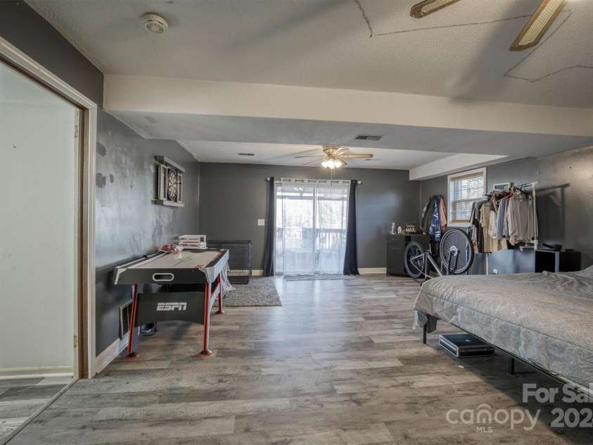 3842 22nd Street Court, Hickory, NC 28601.  MLS# CAR4203400, YatesRealty ID 4226. 