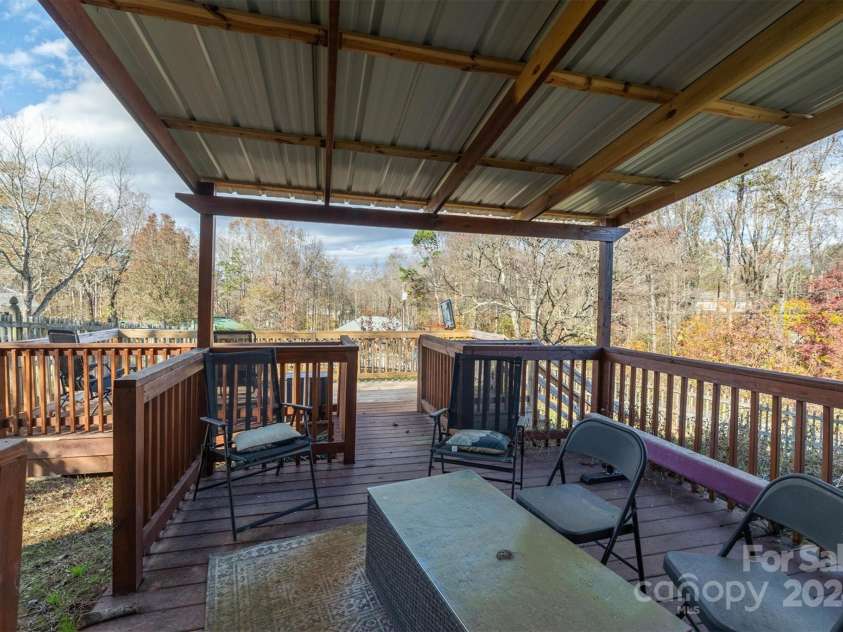 3842 22nd Street Court, Hickory, NC 28601.  MLS# CAR4203400, YatesRealty ID 4226. 