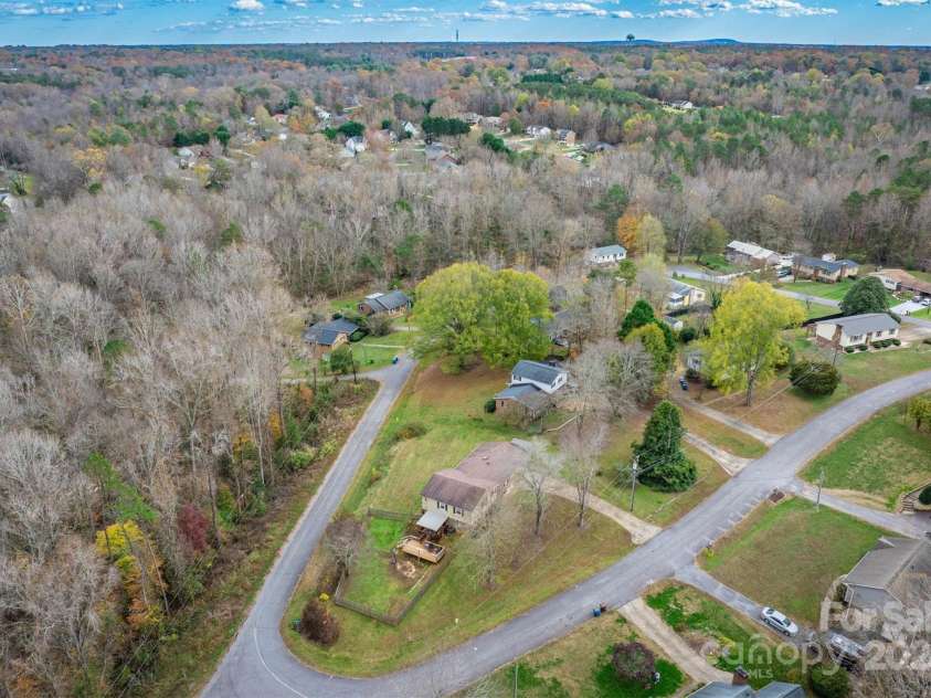 3842 22nd Street Court, Hickory, NC 28601.  MLS# CAR4203400, YatesRealty ID 4226. 