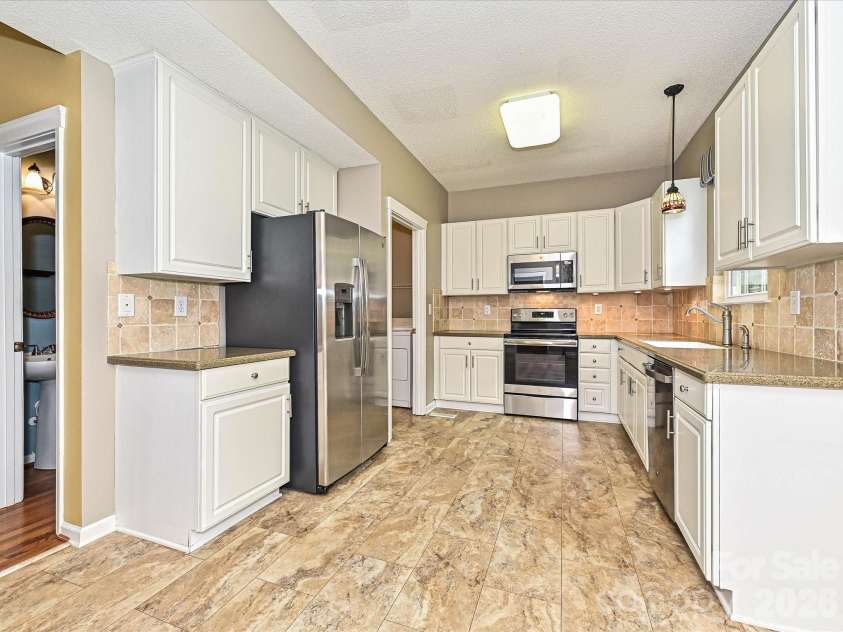 110 Glynwater Drive, Mooresville, NC 28117.  MLS# CAR4401417, YatesRealty ID 42260. Kitchen