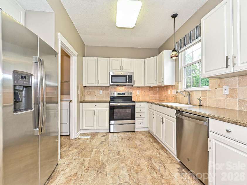110 Glynwater Drive, Mooresville, NC 28117.  MLS# CAR4401417, YatesRealty ID 42260. Kitchen