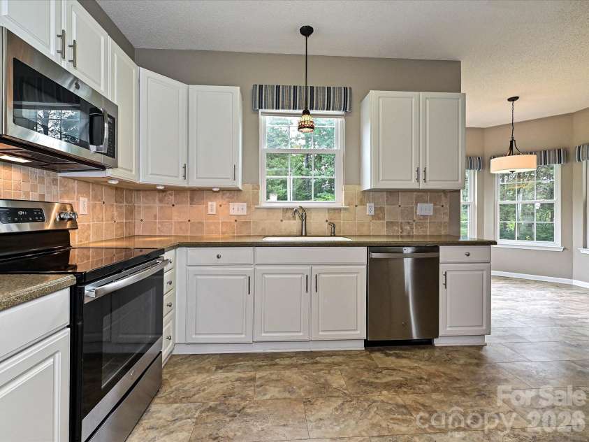 110 Glynwater Drive, Mooresville, NC 28117.  MLS# CAR4401417, YatesRealty ID 42260. Kitchen