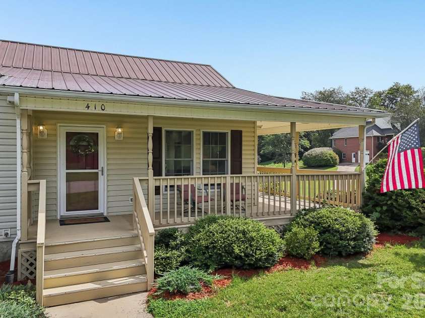 410 Crawford Road, Waynesville, NC 28786.  MLS# CAR4408505, YatesRealty ID 42262. 