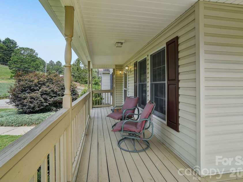 410 Crawford Road, Waynesville, NC 28786.  MLS# CAR4408505, YatesRealty ID 42262. 