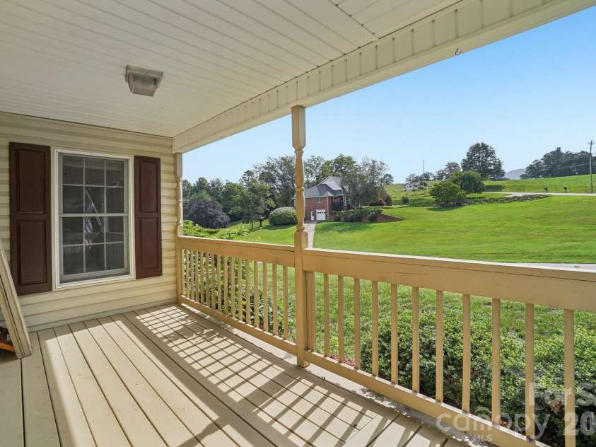 410 Crawford Road, Waynesville, NC 28786.  MLS# CAR4408505, YatesRealty ID 42262. 