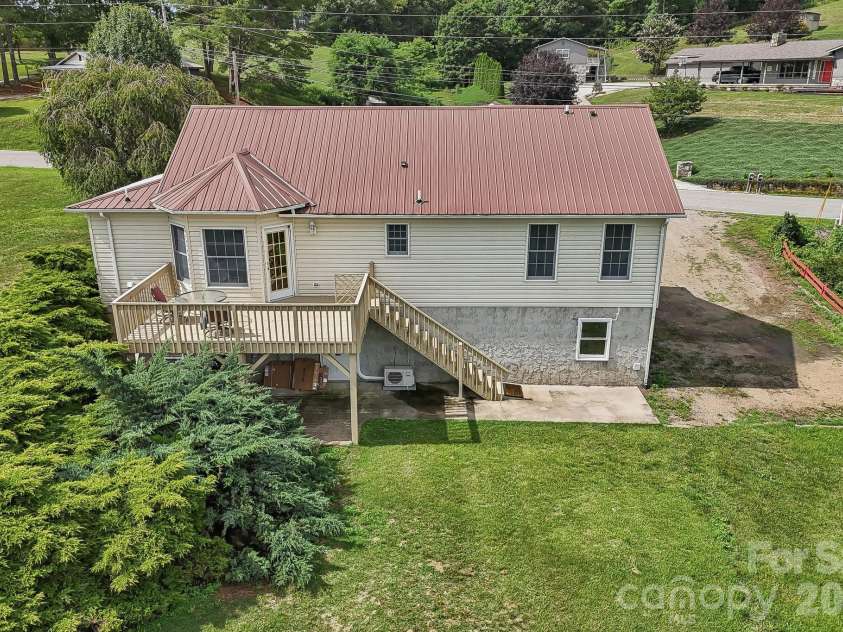 410 Crawford Road, Waynesville, NC 28786.  MLS# CAR4408505, YatesRealty ID 42262. 