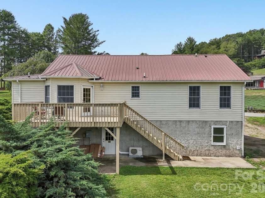 410 Crawford Road, Waynesville, NC 28786.  MLS# CAR4408505, YatesRealty ID 42262. 