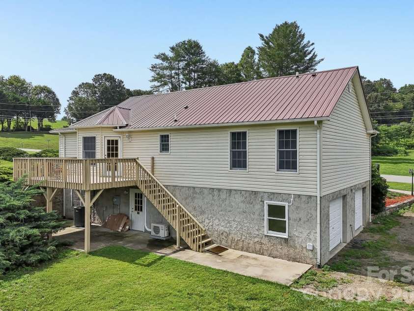 410 Crawford Road, Waynesville, NC 28786.  MLS# CAR4408505, YatesRealty ID 42262. 