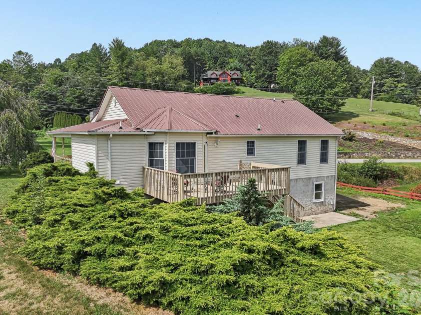 410 Crawford Road, Waynesville, NC 28786.  MLS# CAR4408505, YatesRealty ID 42262. 
