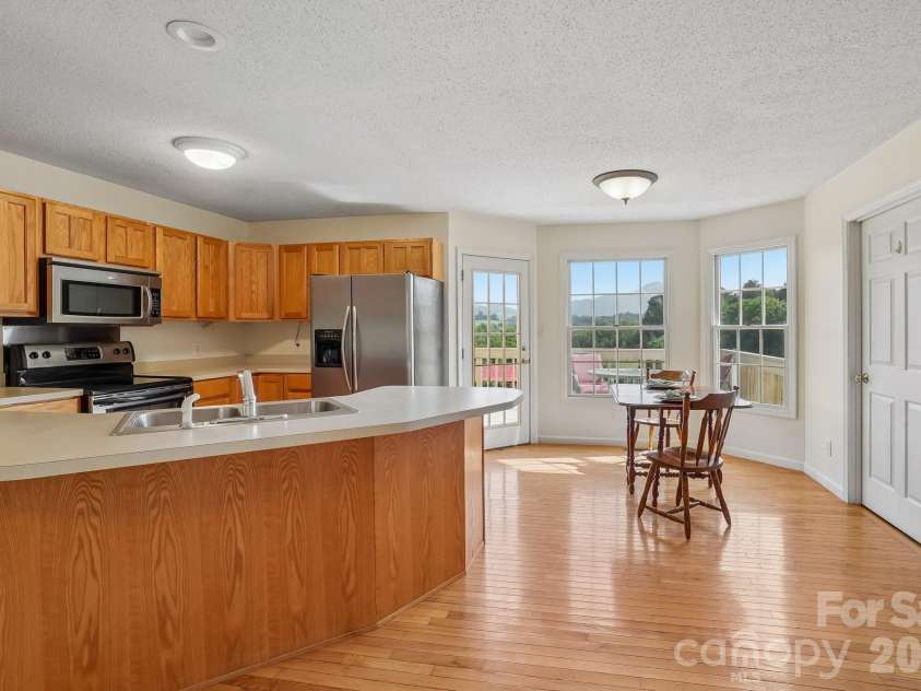 410 Crawford Road, Waynesville, NC 28786.  MLS# CAR4408505, YatesRealty ID 42262. 