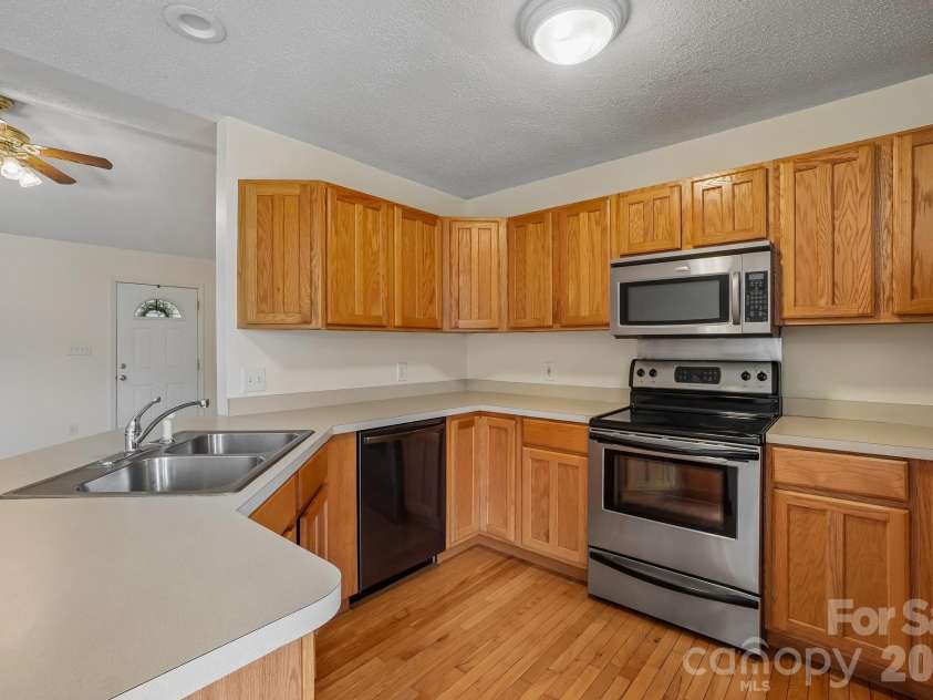 410 Crawford Road, Waynesville, NC 28786.  MLS# CAR4408505, YatesRealty ID 42262. 