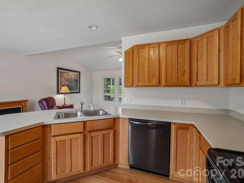 410 Crawford Road, Waynesville, NC 28786.  MLS# CAR4408505, YatesRealty ID 42262. 