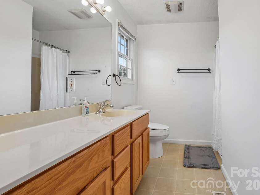 410 Crawford Road, Waynesville, NC 28786.  MLS# CAR4408505, YatesRealty ID 42262. 