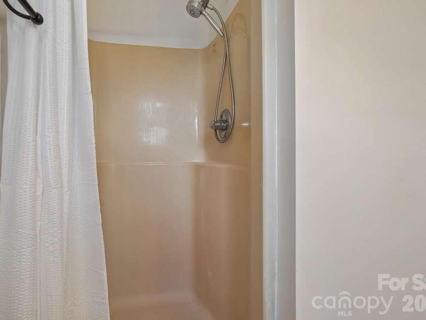 410 Crawford Road, Waynesville, NC 28786.  MLS# CAR4408505, YatesRealty ID 42262. 