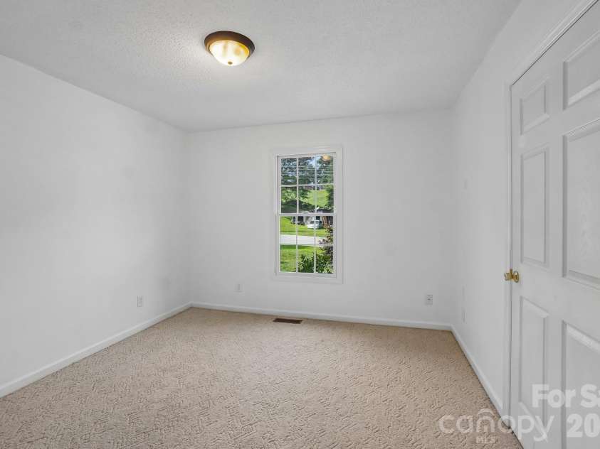 410 Crawford Road, Waynesville, NC 28786.  MLS# CAR4408505, YatesRealty ID 42262. 