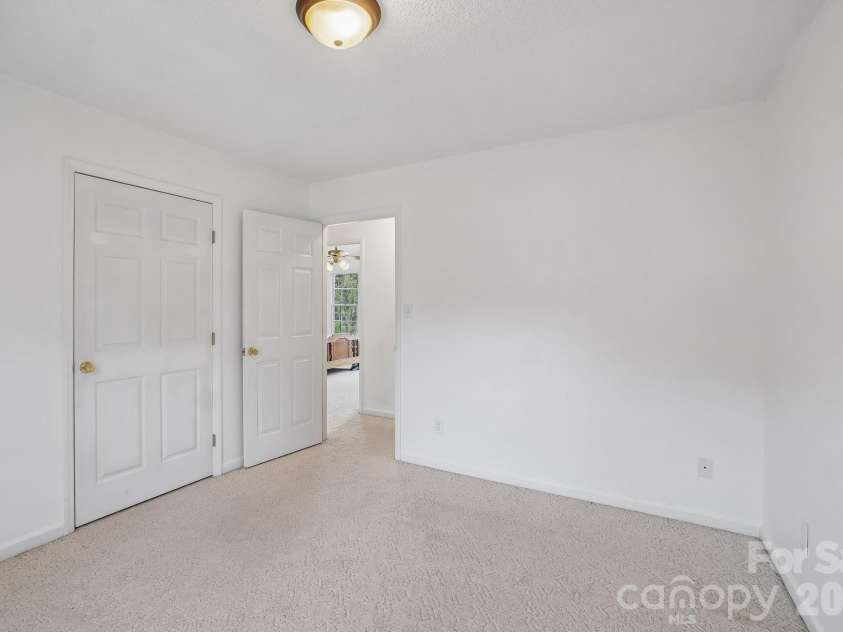 410 Crawford Road, Waynesville, NC 28786.  MLS# CAR4408505, YatesRealty ID 42262. 