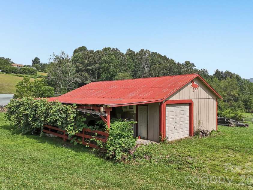 410 Crawford Road, Waynesville, NC 28786.  MLS# CAR4408505, YatesRealty ID 42262. 