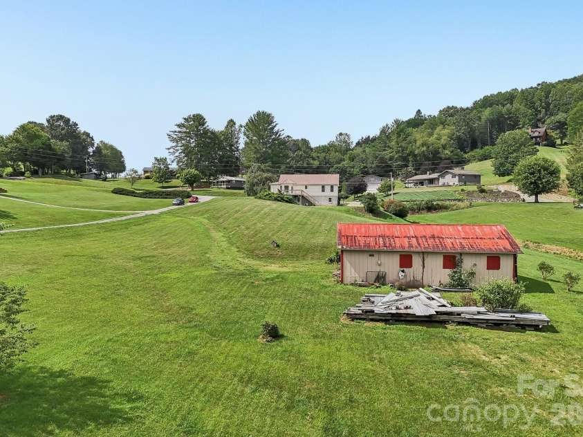 410 Crawford Road, Waynesville, NC 28786.  MLS# CAR4408505, YatesRealty ID 42262. 