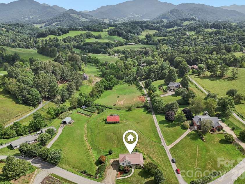 410 Crawford Road, Waynesville, NC 28786.  MLS# CAR4408505, YatesRealty ID 42262. 