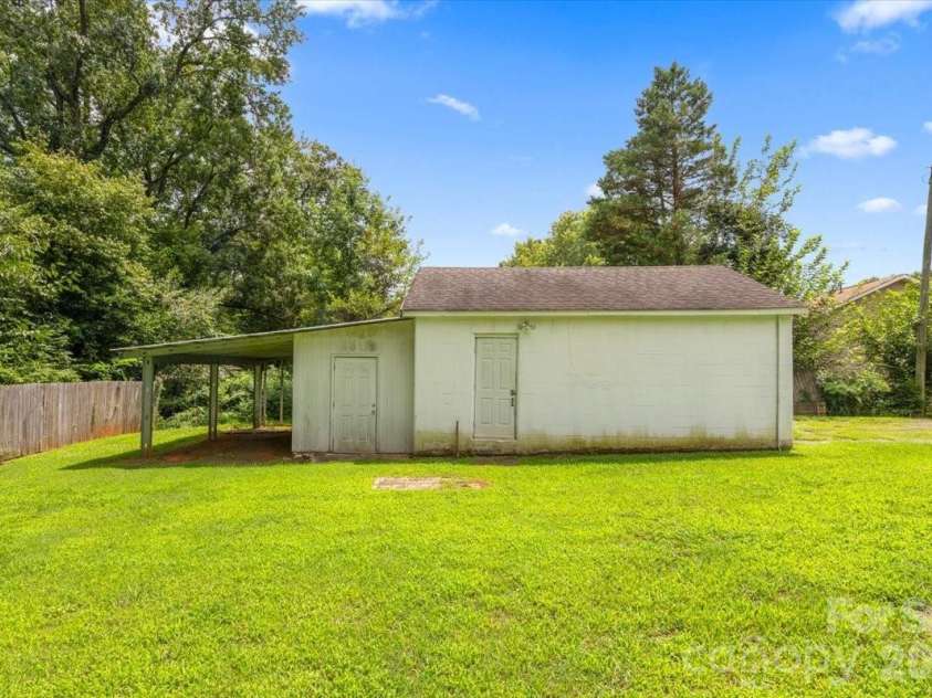409 Toddville Road, Charlotte, NC 28214.  MLS# CAR4410582, YatesRealty ID 42263. Backyard with Detached Garage