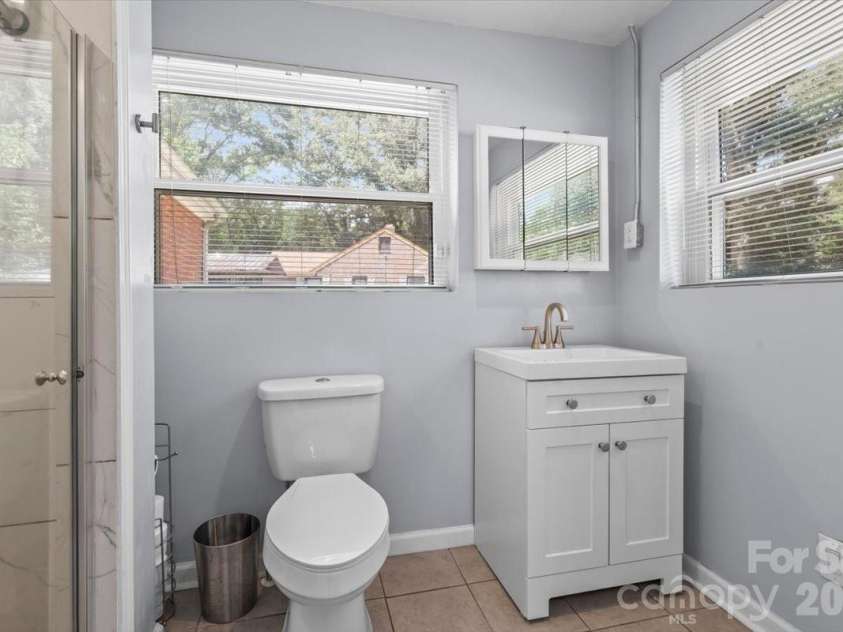 409 Toddville Road, Charlotte, NC 28214.  MLS# CAR4410582, YatesRealty ID 42263. Bathroom 2 - Updated Full Bathroom