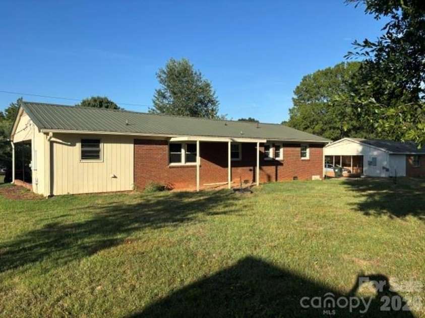 2378 Old Field Road, Gastonia, NC 28056.  MLS# CAR4404072, YatesRealty ID 42268. 