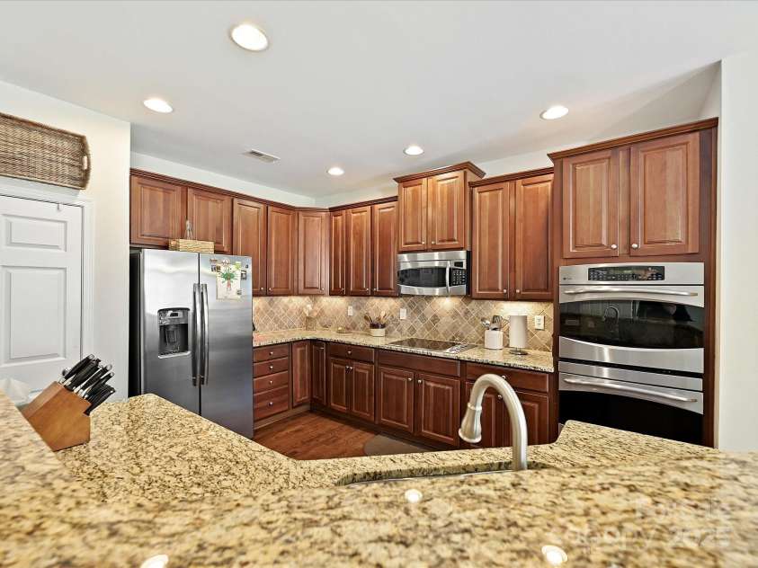 405 Armour Street, Davidson, NC 28036.  MLS# CAR4305471, YatesRealty ID 4227. 