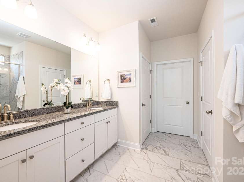 640 Latrobe Drive, Iron Station, NC 28080.  MLS# CAR4238619, YatesRealty ID 4227. Primary Bath