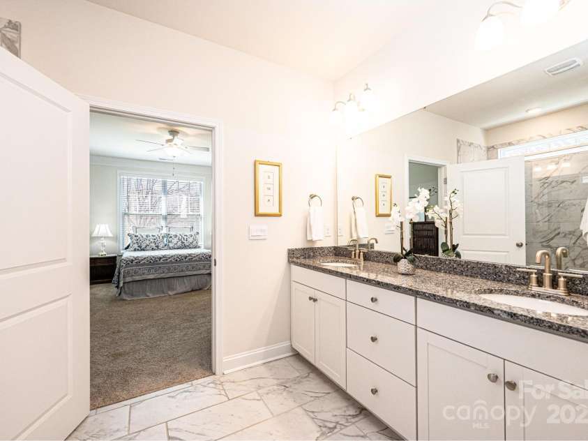 640 Latrobe Drive, Iron Station, NC 28080.  MLS# CAR4238619, YatesRealty ID 4227. Spacious primary bath with double sinks, walk in shower, walk in closet.