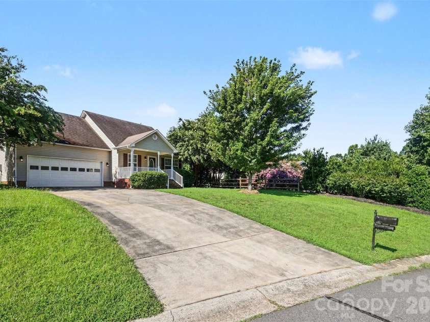 643 Trenholm Trail, Fort Mill, SC 29715.  MLS# CAR4411254, YatesRealty ID 42273. 