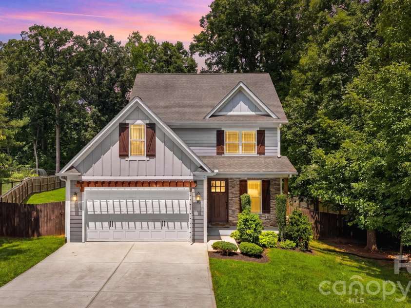 5810 Dwayne Starnes Drive, Hickory, NC 28602.  MLS# CAR4410401, YatesRealty ID 42274. 