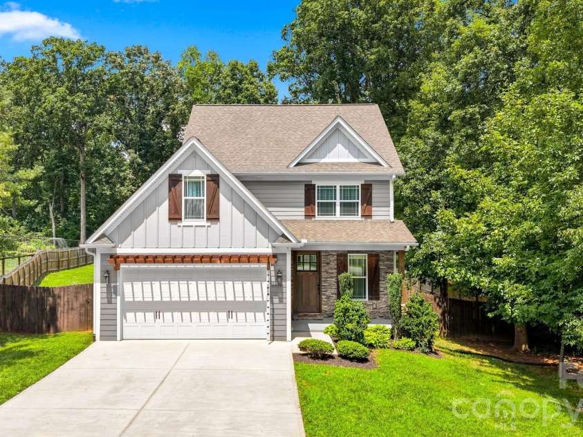 5810 Dwayne Starnes Drive, Hickory, NC 28602.  MLS# CAR4410401, YatesRealty ID 42274. 