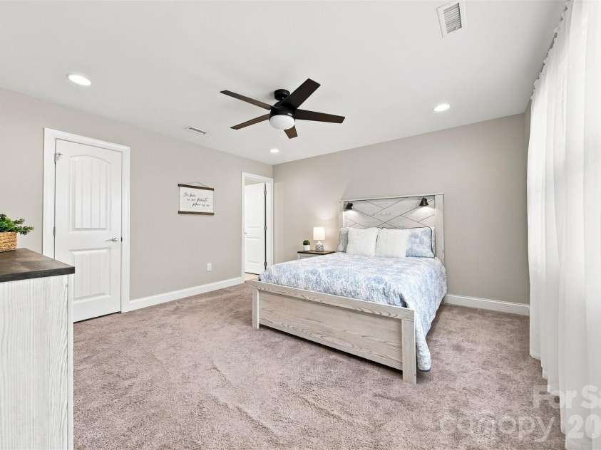 5810 Dwayne Starnes Drive, Hickory, NC 28602.  MLS# CAR4410401, YatesRealty ID 42274. 