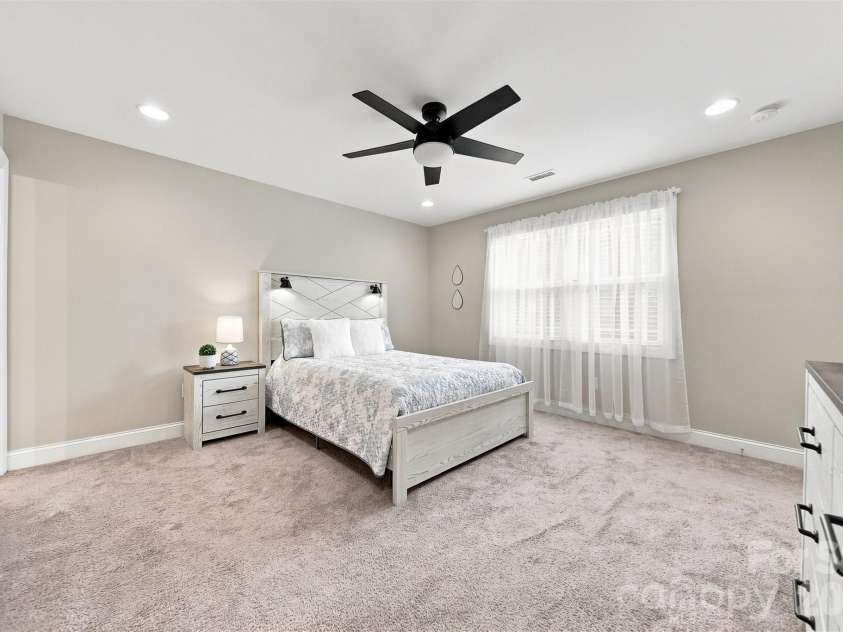 5810 Dwayne Starnes Drive, Hickory, NC 28602.  MLS# CAR4410401, YatesRealty ID 42274. 