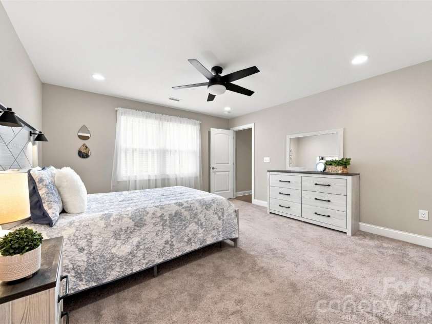 5810 Dwayne Starnes Drive, Hickory, NC 28602.  MLS# CAR4410401, YatesRealty ID 42274. 