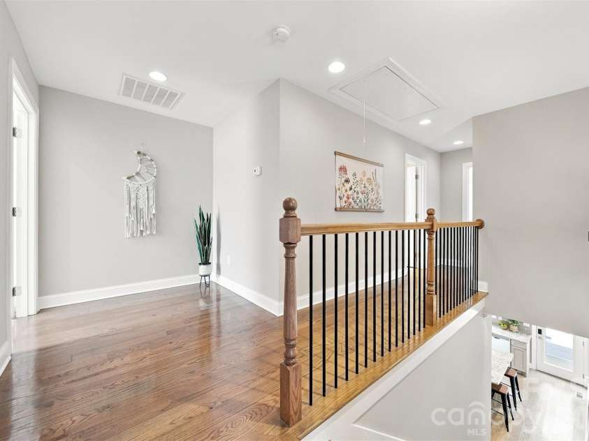 5810 Dwayne Starnes Drive, Hickory, NC 28602.  MLS# CAR4410401, YatesRealty ID 42274. 