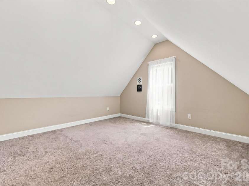 5810 Dwayne Starnes Drive, Hickory, NC 28602.  MLS# CAR4410401, YatesRealty ID 42274. 