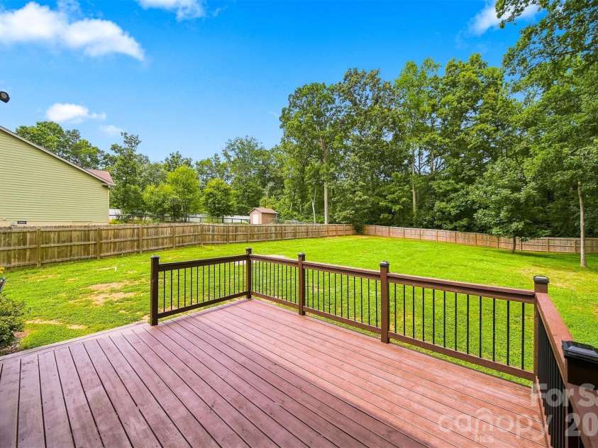 5810 Dwayne Starnes Drive, Hickory, NC 28602.  MLS# CAR4410401, YatesRealty ID 42274. 