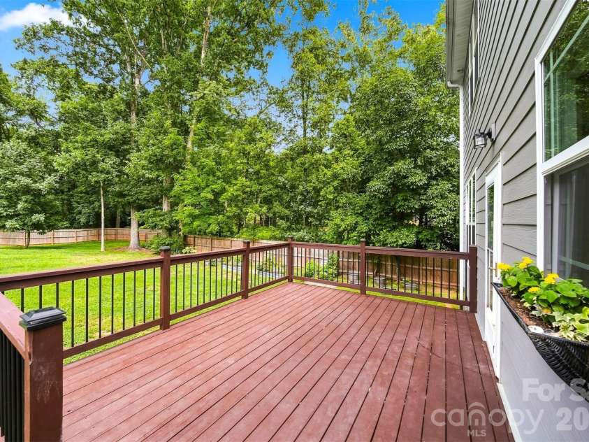 5810 Dwayne Starnes Drive, Hickory, NC 28602.  MLS# CAR4410401, YatesRealty ID 42274. 