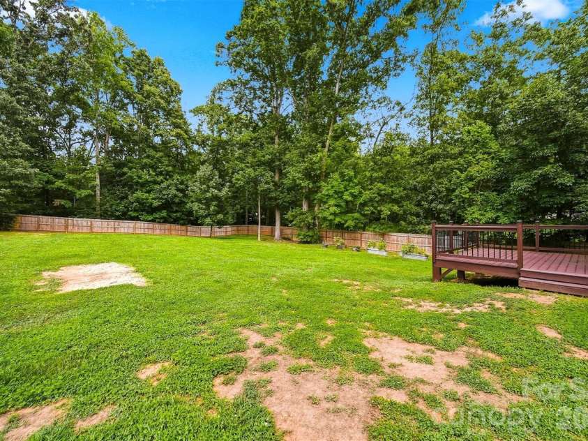 5810 Dwayne Starnes Drive, Hickory, NC 28602.  MLS# CAR4410401, YatesRealty ID 42274. 