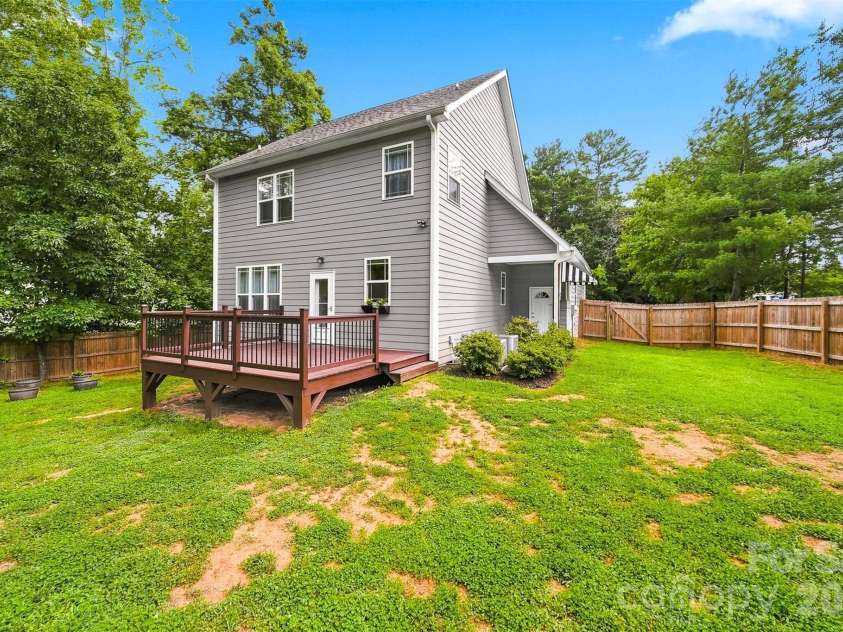 5810 Dwayne Starnes Drive, Hickory, NC 28602.  MLS# CAR4410401, YatesRealty ID 42274. 