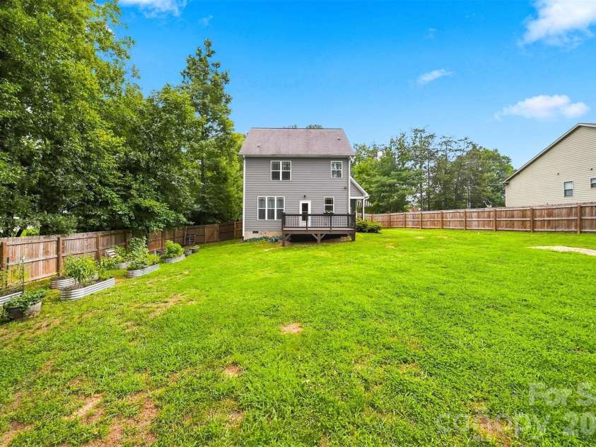 5810 Dwayne Starnes Drive, Hickory, NC 28602.  MLS# CAR4410401, YatesRealty ID 42274. 