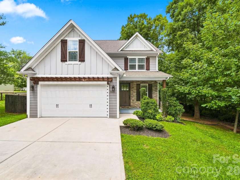 5810 Dwayne Starnes Drive, Hickory, NC 28602.  MLS# CAR4410401, YatesRealty ID 42274. 
