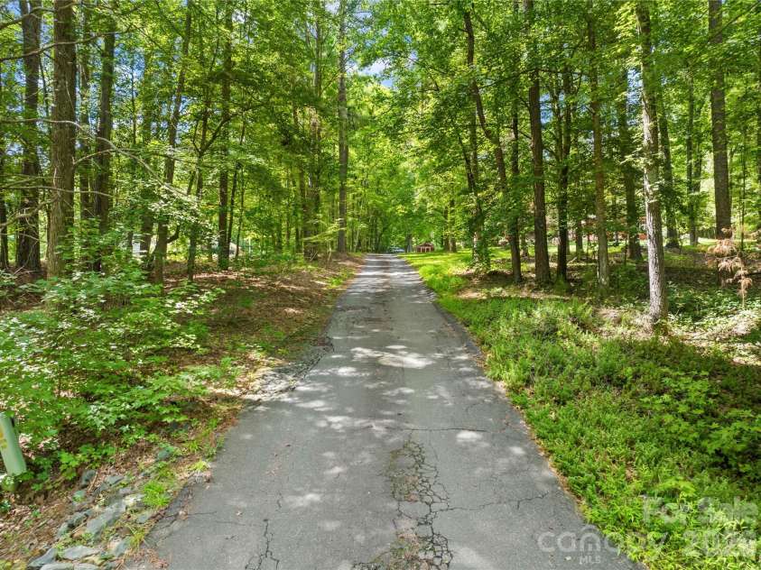 3406 Red Fox Trail, Matthews, NC 28104.  MLS# CAR4410433, YatesRealty ID 42275. 