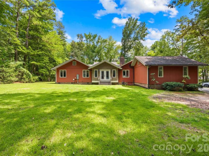 3406 Red Fox Trail, Matthews, NC 28104.  MLS# CAR4410433, YatesRealty ID 42275. 