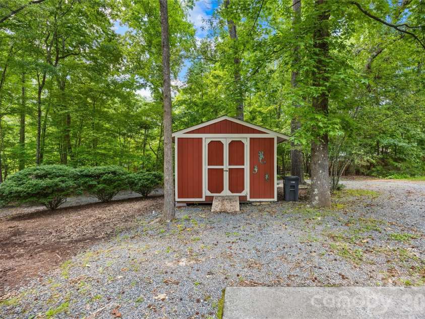 3406 Red Fox Trail, Matthews, NC 28104.  MLS# CAR4410433, YatesRealty ID 42275. 