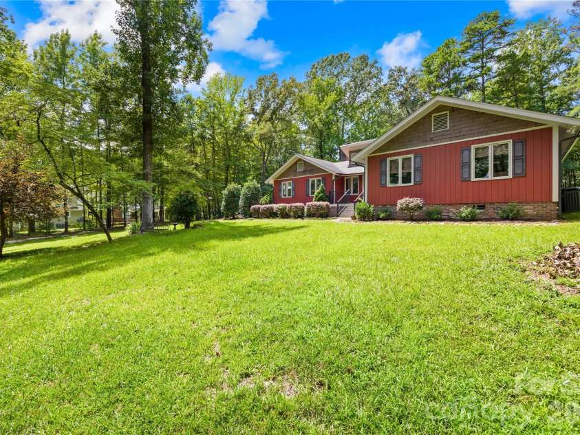 3406 Red Fox Trail, Matthews, NC 28104.  MLS# CAR4410433, YatesRealty ID 42275. 