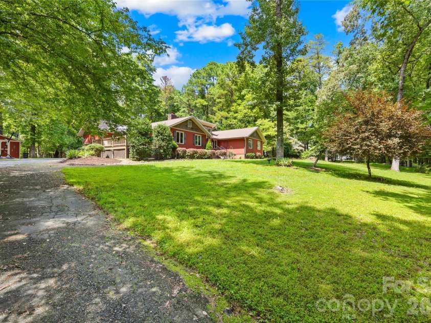 3406 Red Fox Trail, Matthews, NC 28104.  MLS# CAR4410433, YatesRealty ID 42275. 