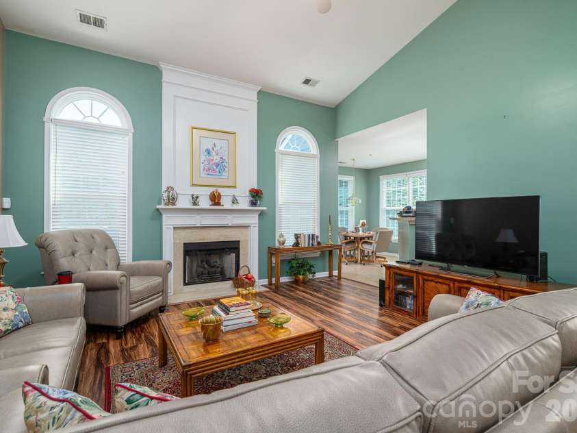 11132 Chastain Parc Drive, Charlotte, NC 28216.  MLS# CAR4410267, YatesRealty ID 42277. 