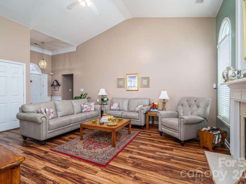 11132 Chastain Parc Drive, Charlotte, NC 28216.  MLS# CAR4410267, YatesRealty ID 42277. 